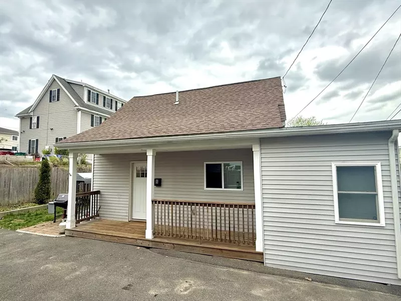 8 Blais Ct, Fitchburg, MA 01420