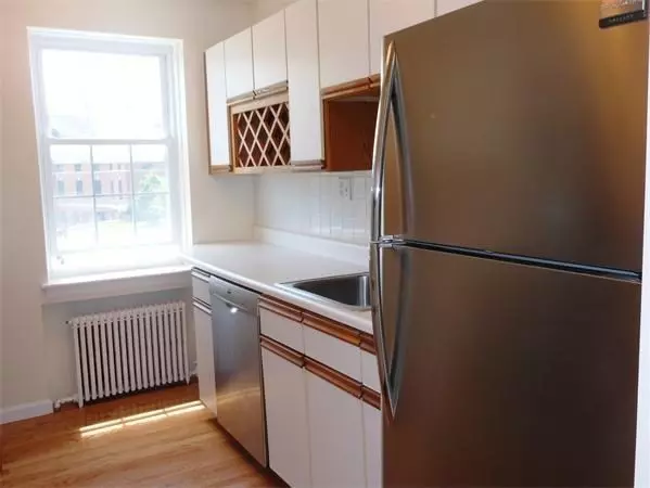 Newton, MA 02467,39 Commonwealth Ave. #22