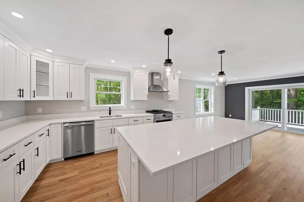 Abington, MA 02351,10 Mccue Circle