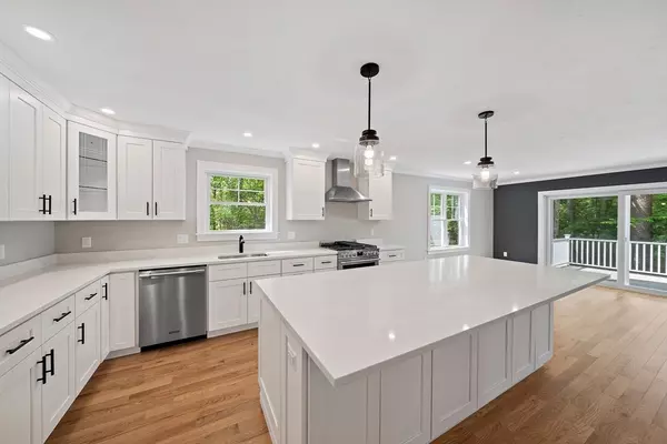 10 Mccue Circle, Abington, MA 02351