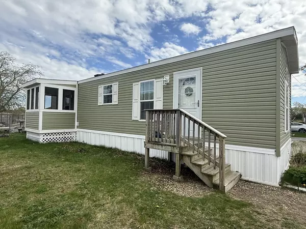 3132 Cranberry Highway #4, Wareham, MA 02538