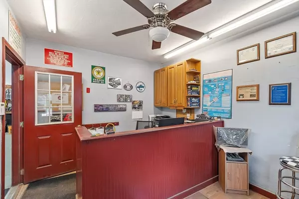 Douglas, MA 01516,3 Glen Street