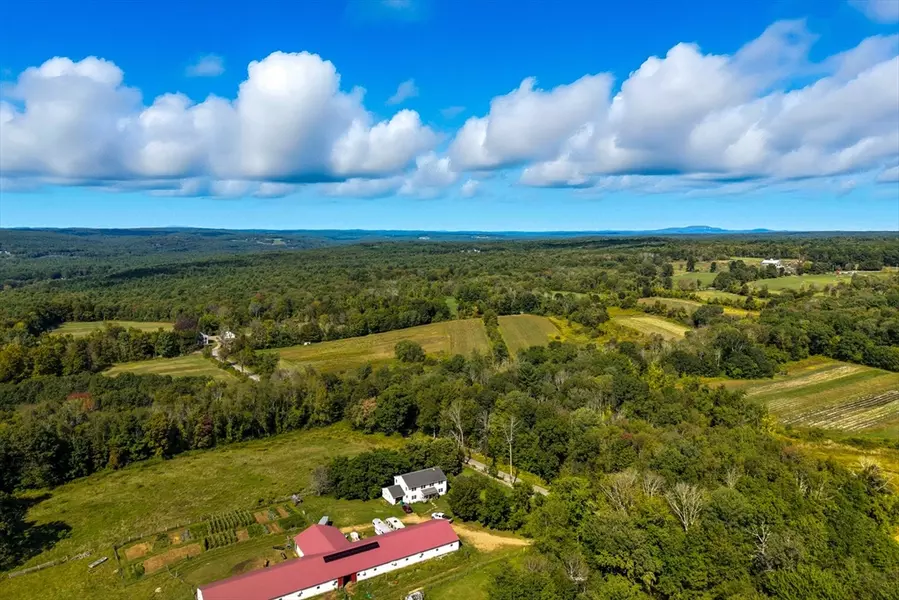 716 Hardwick Rd, New Braintree, MA 01531