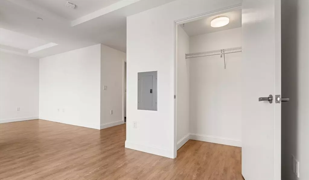 99 Kneeland St #1610, Boston, MA 02111