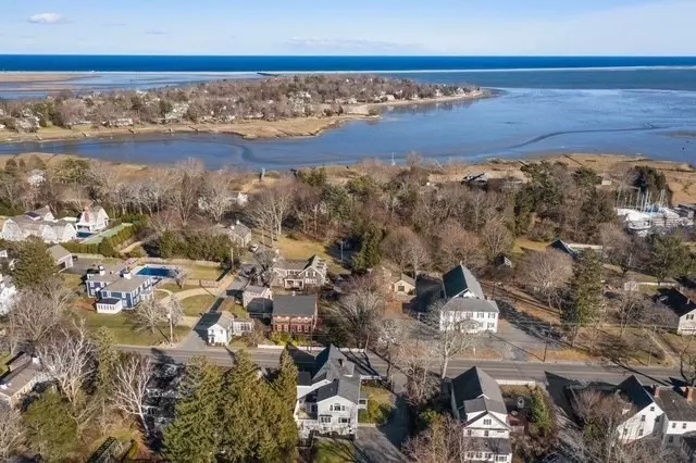 590 Washington St, Duxbury, MA 02332