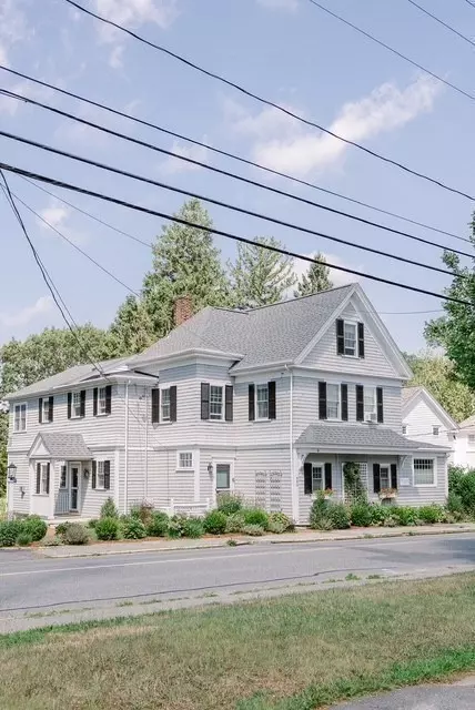 Duxbury, MA 02332,590 Washington St