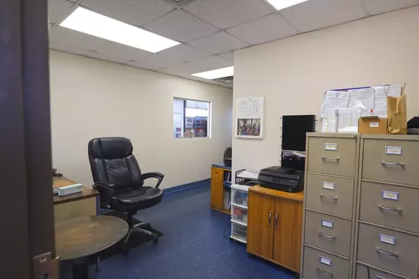 Bourne, MA 02559,606-610 Macarthur Blvd