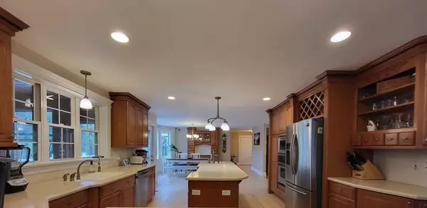 Charlton, MA 01507,13 Scott Dr