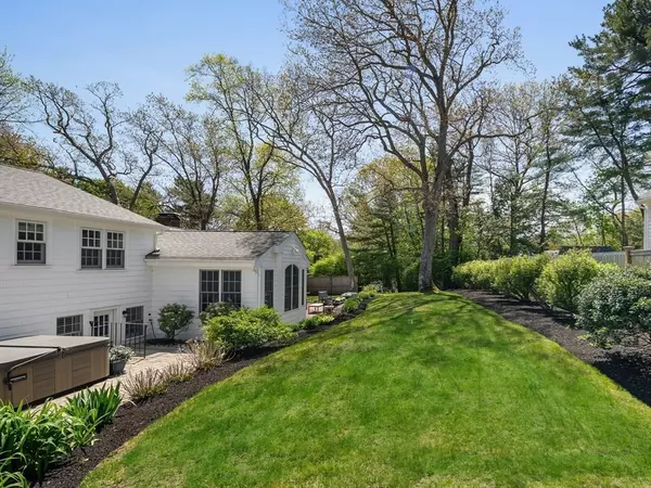 Hingham, MA 02043,1 Winthrop Rd
