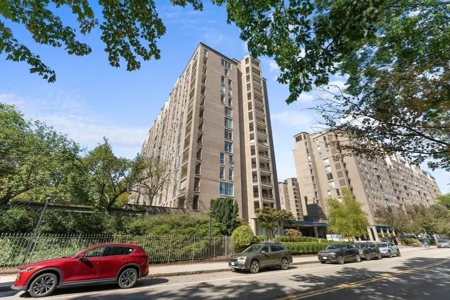 77 Pond Ave #NR1, Brookline, MA 02445
