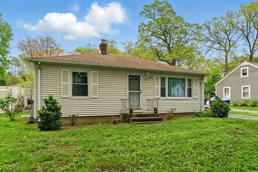 141 Harkness Ave, Springfield, MA 01118