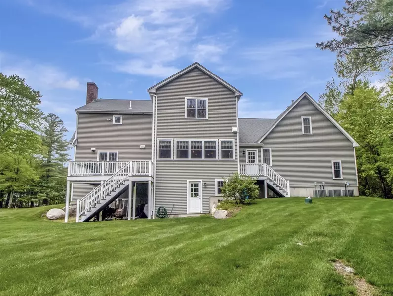 4 Buckskin Dr, Mansfield, MA 02048