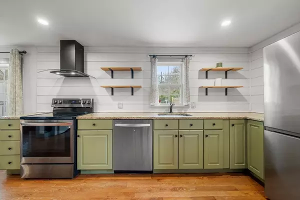 18 Race Rd, Yarmouth, MA 02673