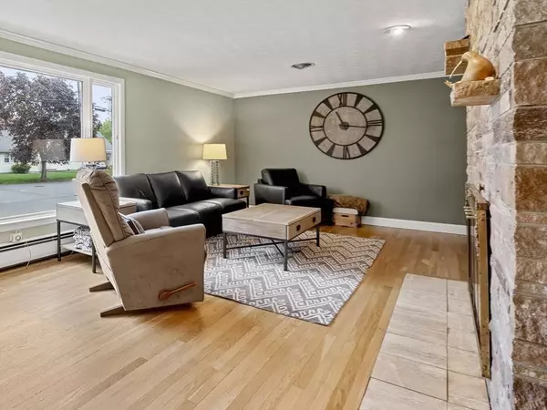 Saugus, MA 01906,15 Gilway Street