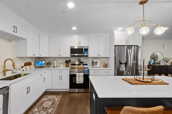 Lakeville, MA 02347,53 Riverside Dr #53