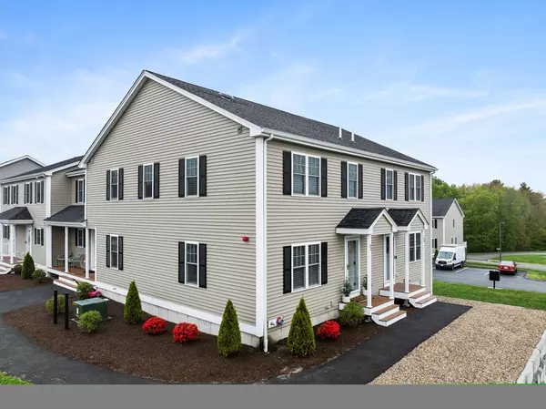 Lakeville, MA 02347,53 Riverside Dr #53
