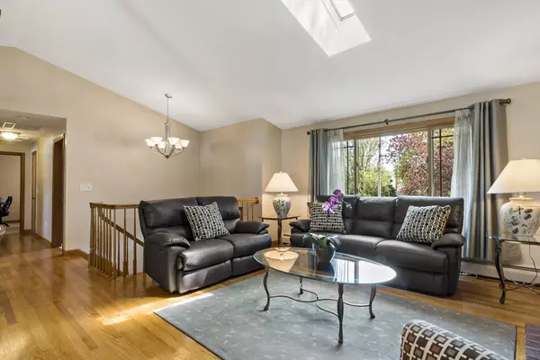 Seekonk, MA 02771,17 Marehaven Drive