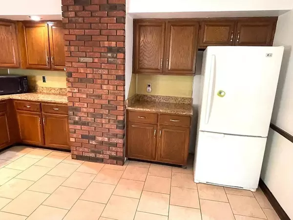 Waltham, MA 02453,320 Crescent St #320
