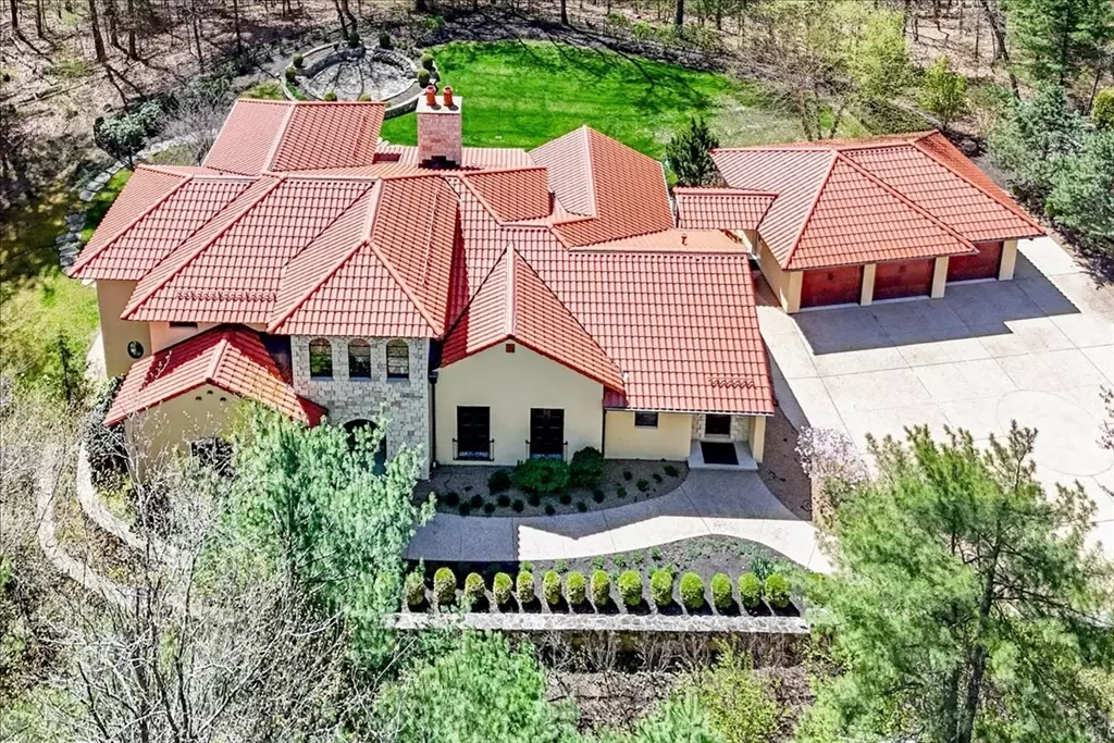 Middleton, MA 01949,5 Kassiotis Ln