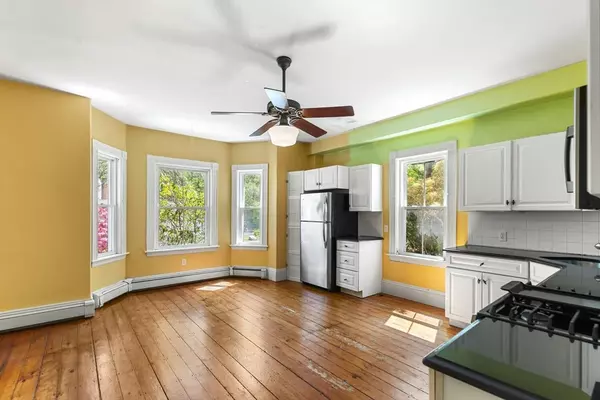 Hamilton, MA 01982,956 Bay Road #1