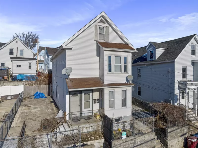 31-33 Shaw St, Lowell, MA 01851