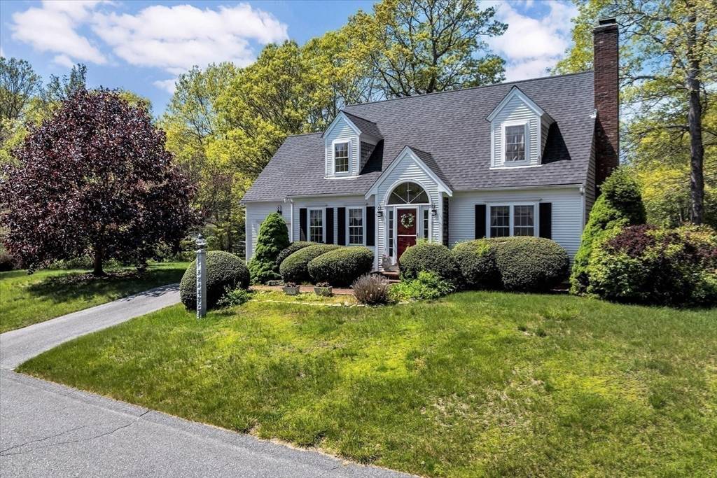 72 Rosemary Ln, Barnstable, MA 02632