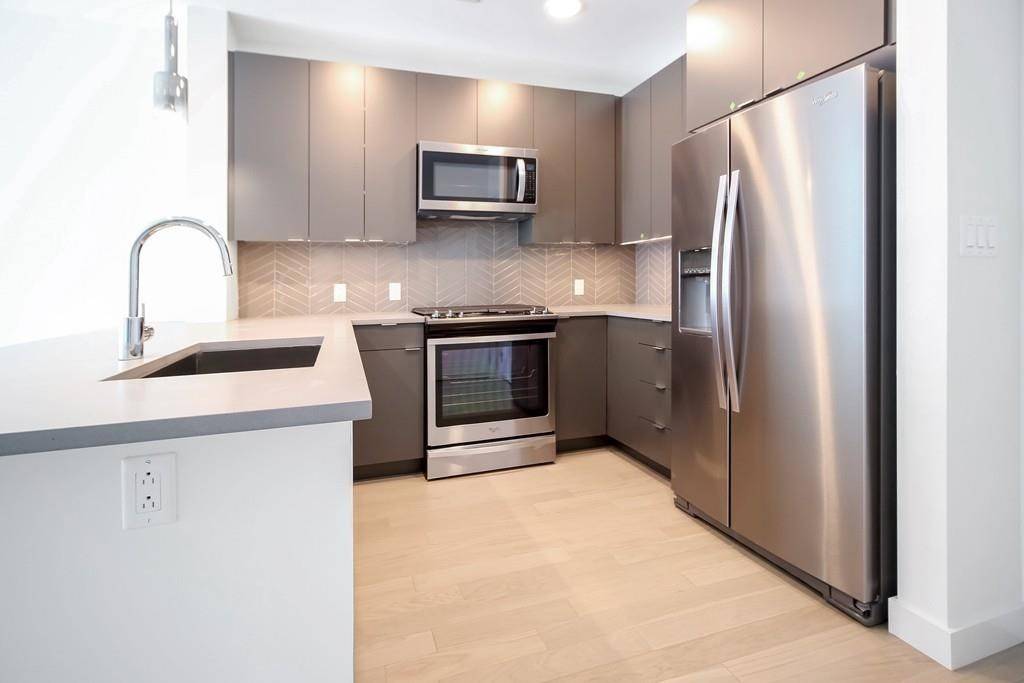 65 Lewis St #604, Boston, MA 02128