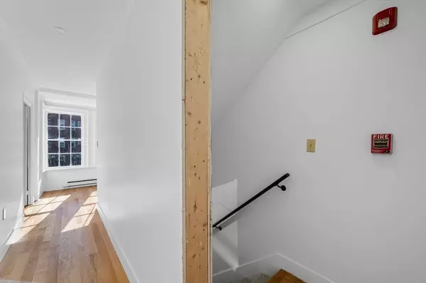 Salem, MA 01970,14 Lynde Street #2