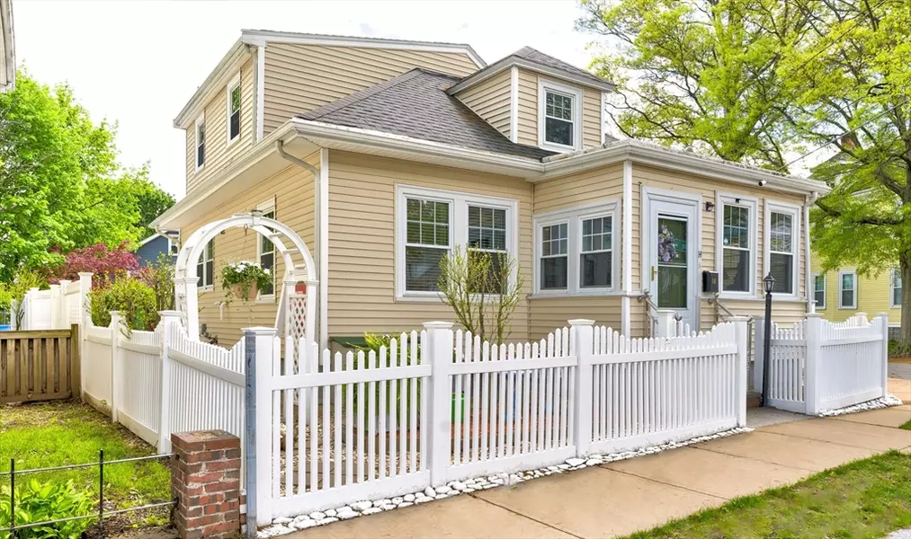 14 Sterling St, Quincy, MA 02171