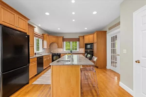 Southborough, MA 01772,17 Fiddleneck Ln