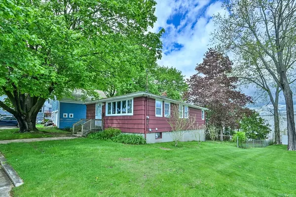 Webster, MA 01570,4 Elm St