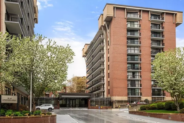 Brookline, MA 02446,50 Longwood Ave #212