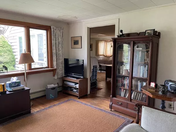 Falmouth, MA 02536,57 Harrington St