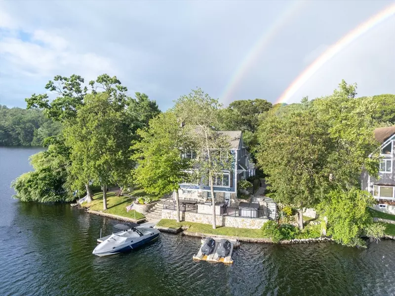 76 Pine Island Rd, Hopkinton, MA 01748