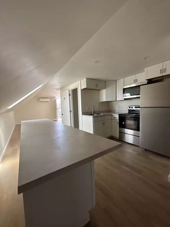 Fall River, MA 02723,178 Thomas St #7