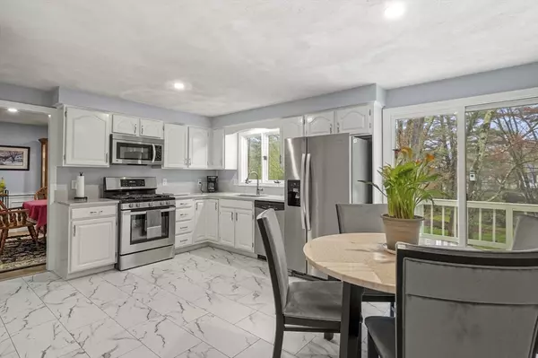 Medway, MA 02053,1 Island Road