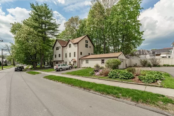 Greenfield, MA 01301,7-11 Phillips St