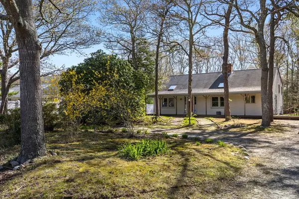 62 Monomoy Circle,  Barnstable,  MA 02632