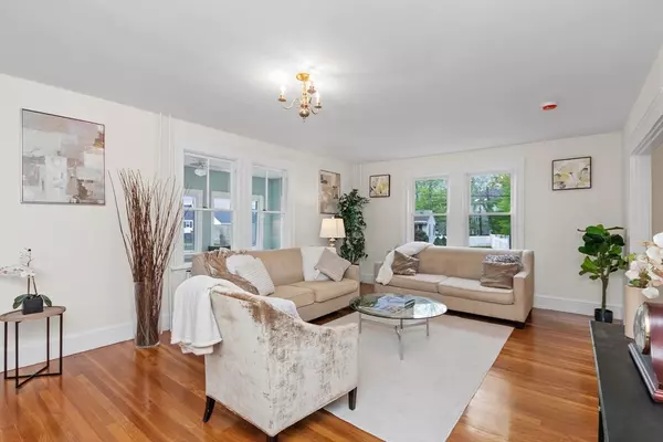 Dedham, MA 02026,27 Locust St