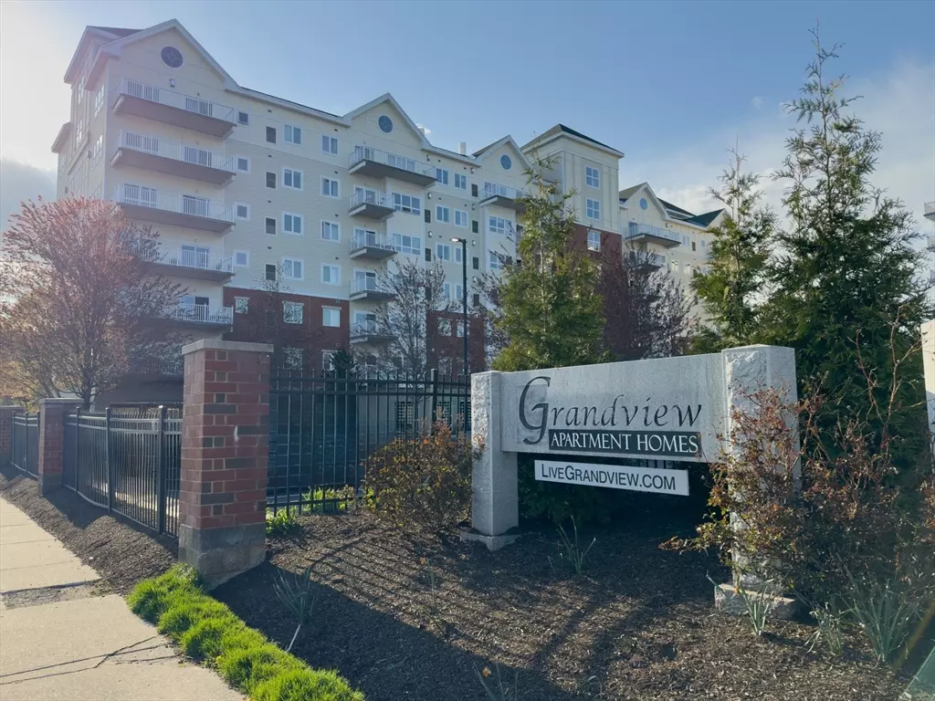 Lowell, MA 01854,527 Pawtucket Blvd #406