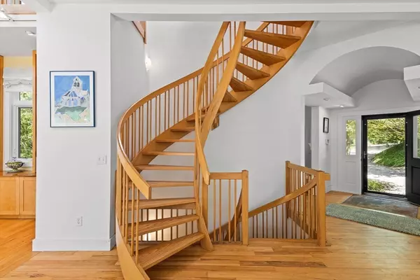 Falmouth, MA 02543,82 Harbor Hill Road