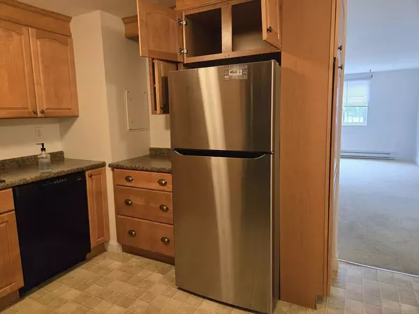 Barnstable, MA 02601,307 W Main St #7