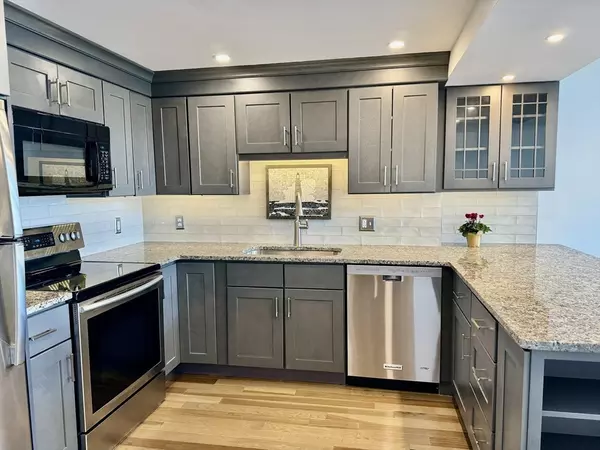 Hull, MA 02045,155 George Washington Blvd #707