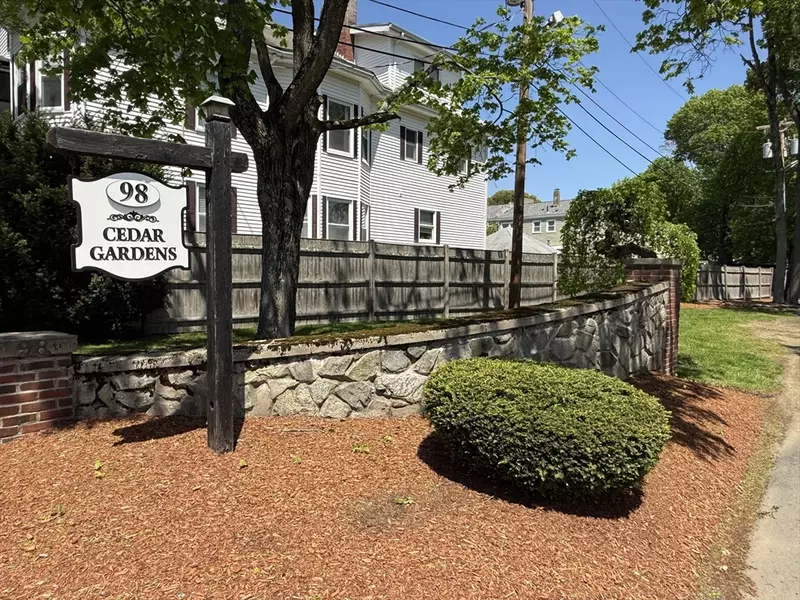 98 Cedar Street #4, Wakefield, MA 01880