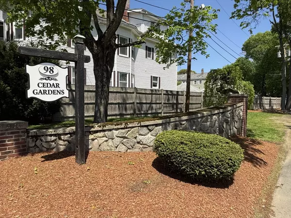 98 Cedar Street #4, Wakefield, MA 01880