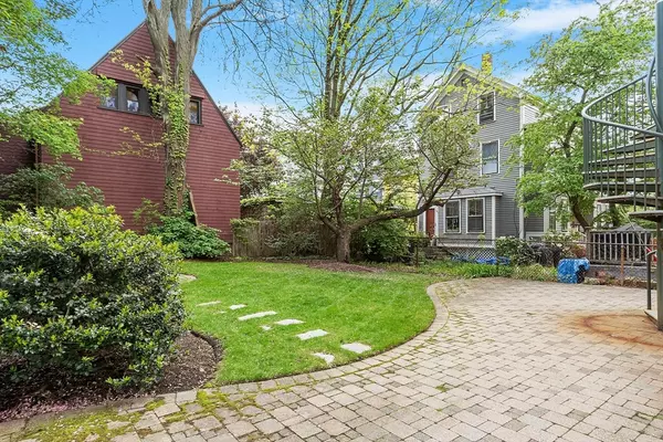 Cambridge, MA 02139,122 Hamilton St #1