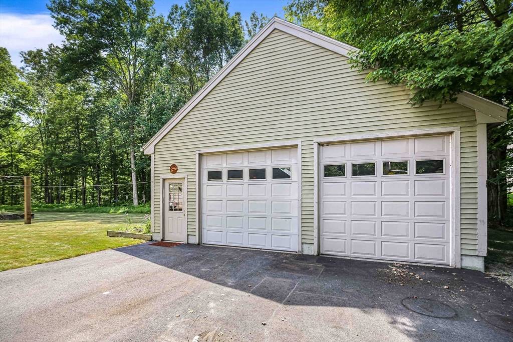 Sutton, MA 01590,24 Manchaug Rd