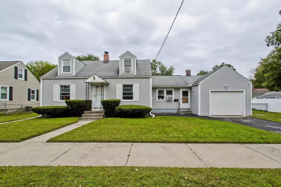87 Gilman St, Springfield, MA 01118
