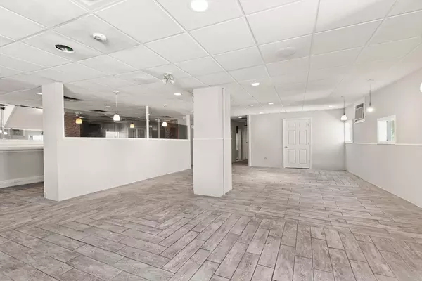 Malden, MA 02148,385-387 Salem St