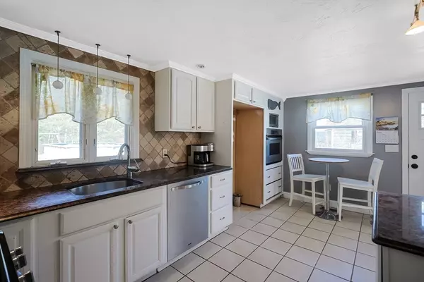 Bourne, MA 02532,9 Marilyn Rd